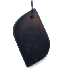 Shungit pendant leaf / 2